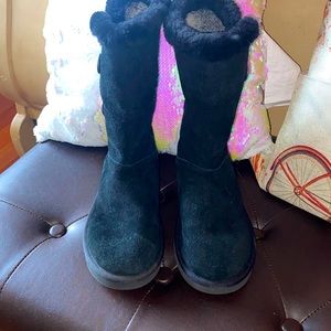 Koolaburra by UGG | Black Suede Boots
Size 5 -
